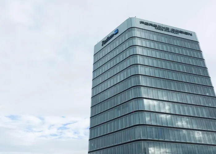  Radisson Blu At Porsche Design Tower Stuttgart