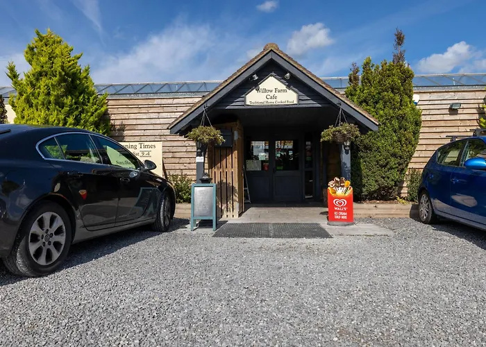The Little Hide - Adult Only Camping Pods