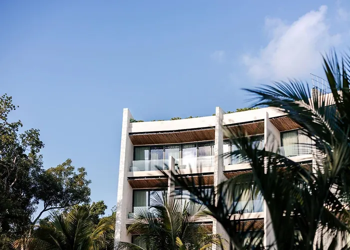 Secrets & Beach Club (Adults Only)