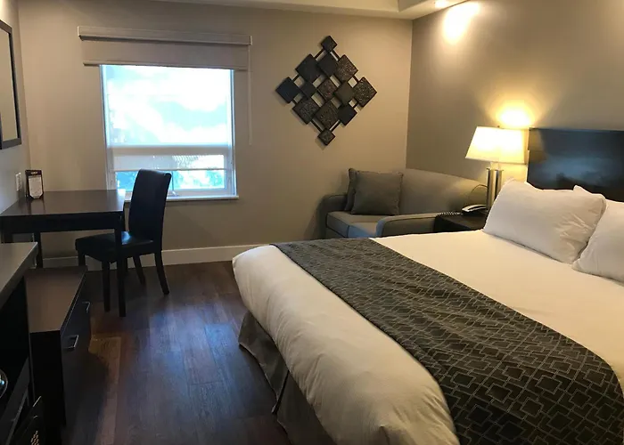 Chateau Louis Hotel & Conference Centre