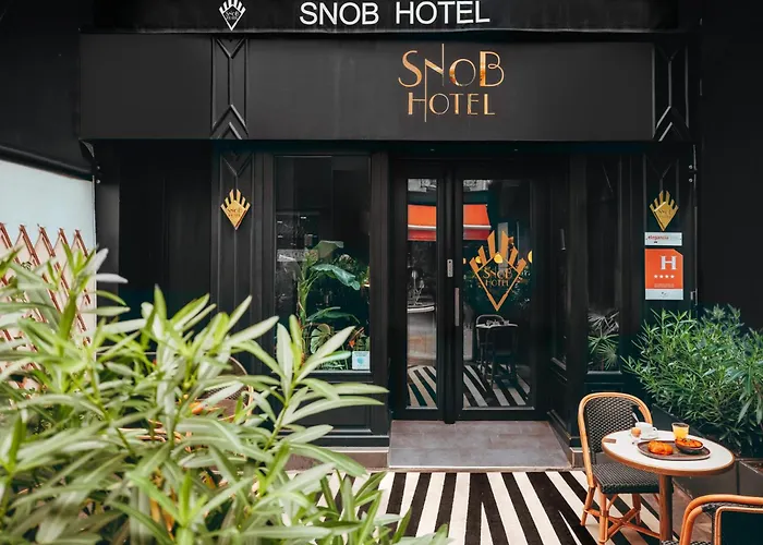 Hotel near College: Snob Hotel