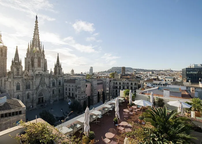 Hotel near College: Lamaro Hotel