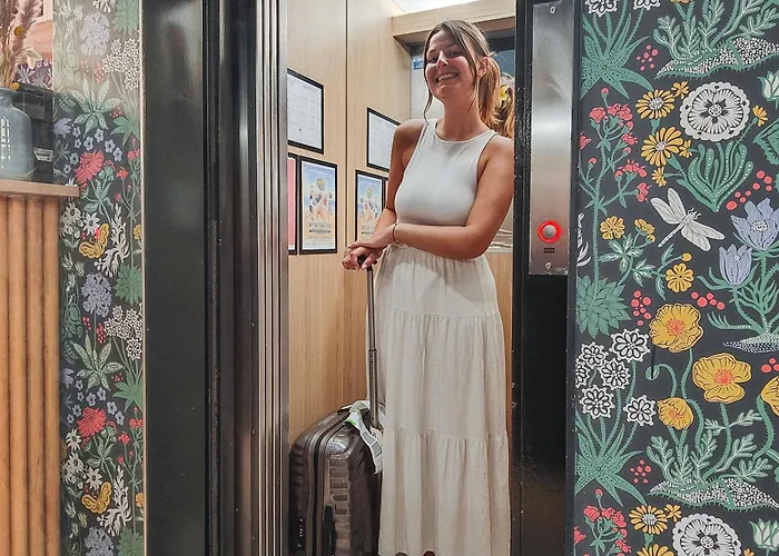 Hotel Du Centre, Un Hotel Ammi