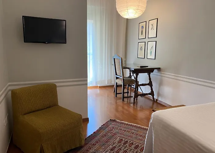 Hotels with tennis Lancelot