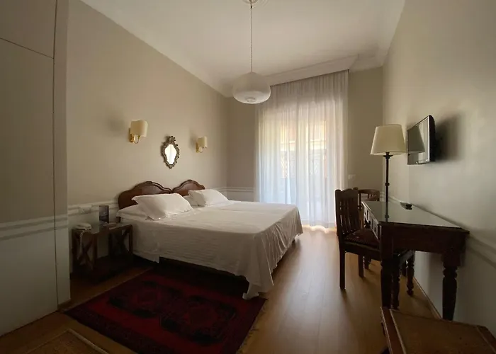 Hotels with tennis Lancelot