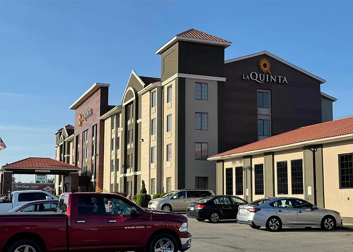 Pet Friendly hotel: La Quinta Inn & Suites - New River Gorge National Park