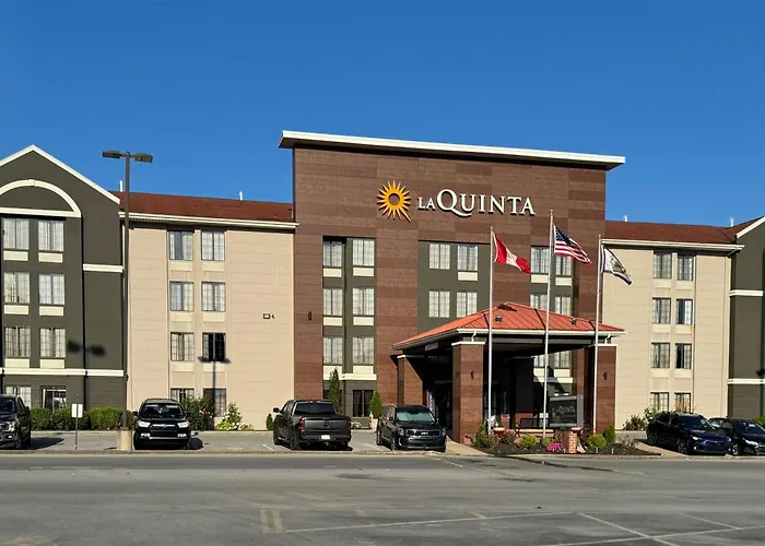 Pet Friendly hotel: La Quinta Inn & Suites - New River Gorge National Park
