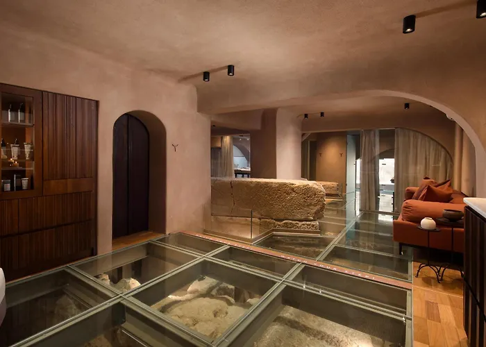 Niche Athens