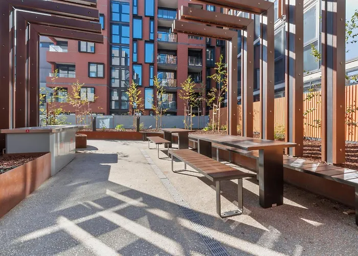 Hotels with pool Melbourne City Apartment