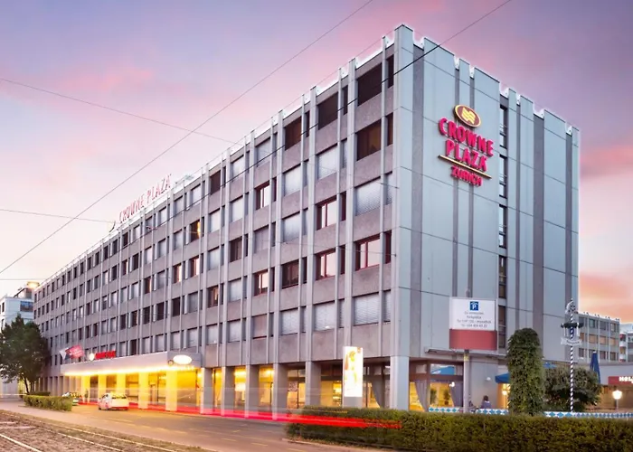  Crowne Plaza