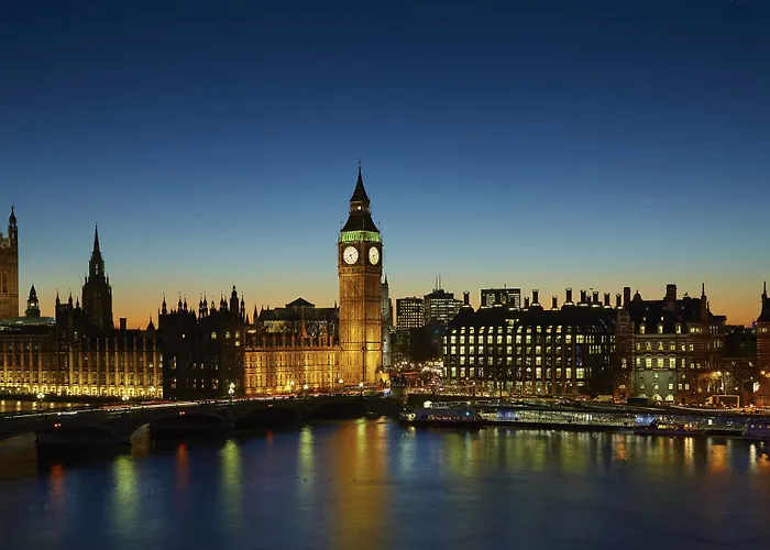 Hotel with pool: London Marriott Hotel County Hall