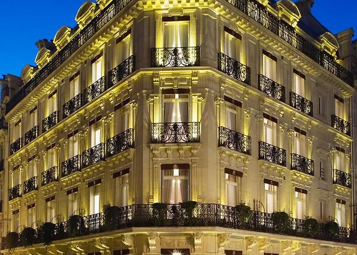 Hotel near College: Hotel West-End