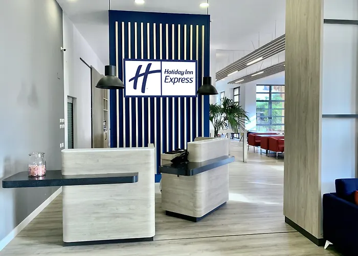  Holiday Inn Express Ciudad De Las Ciencias By Ihg