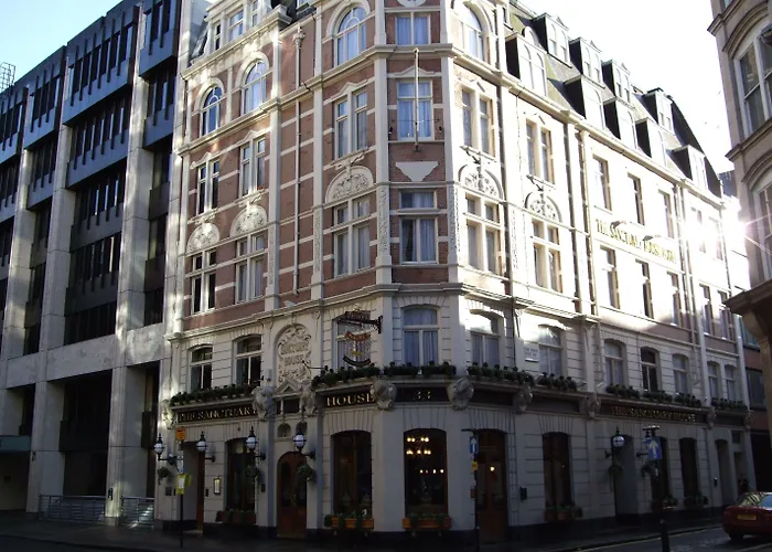 Family Hotel: The Sanctuary House Hotel