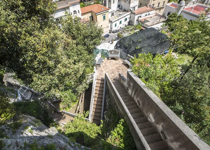 Hotel with Tennis: Villa Lara Hotel