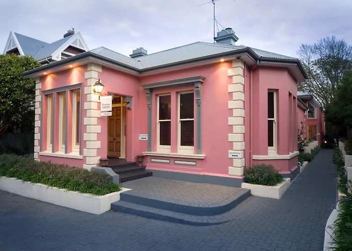 Hotel with Tennis: The Classic Villa
