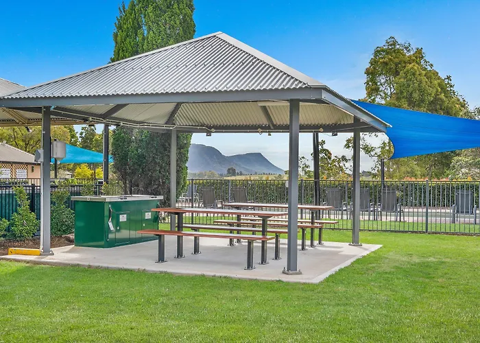 Hotel with Tennis: Leisure Inn Pokolbin Hill