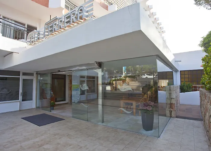 Hotel de 4 estrellas: Cabot Cala Ferrera
