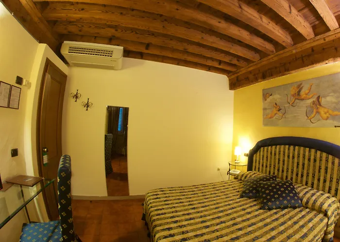 Cheap hotels La Luna