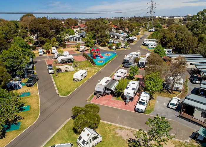 Hotel with pool: Big4 Melbourne Holiday Park