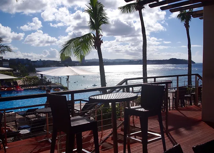 Hotel with pool: Guam Reef Hotel
