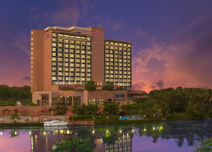 5 star hotels Crowne Plaza Kochi By Ihg