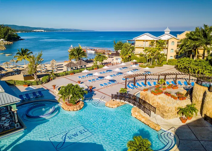 Hotels with pool Jewel Paradise Cove Adult Beach & Spa
