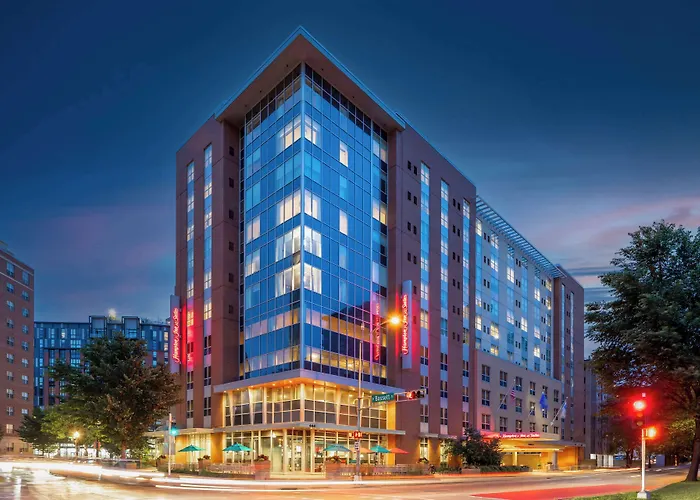 Hampton Inn & Suites Downtown
