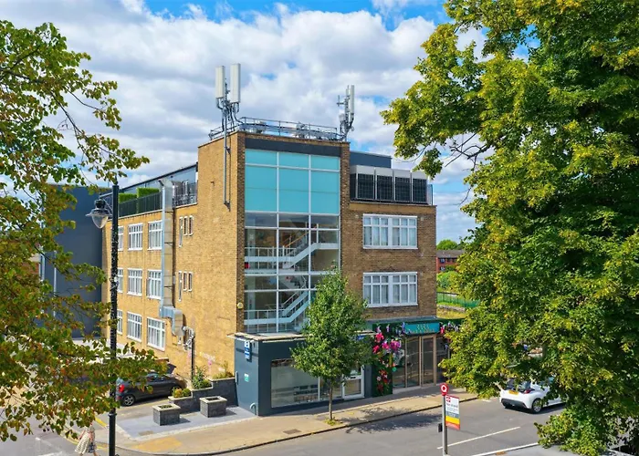  Best Western Northfields Ealing