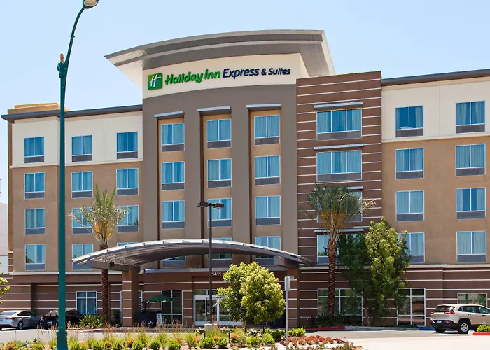 Dog friendly hotels Holiday Inn Express & Suites Anaheim Resort Area By Ihg