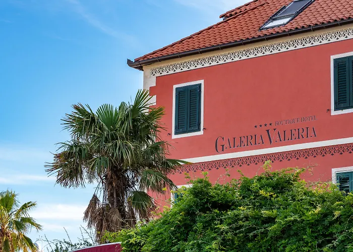 Galeria Valeria Seaside Downtown - Mag Quaint & Elegant Boutique s