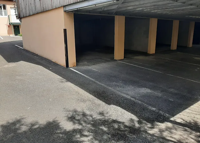  De La Vallee