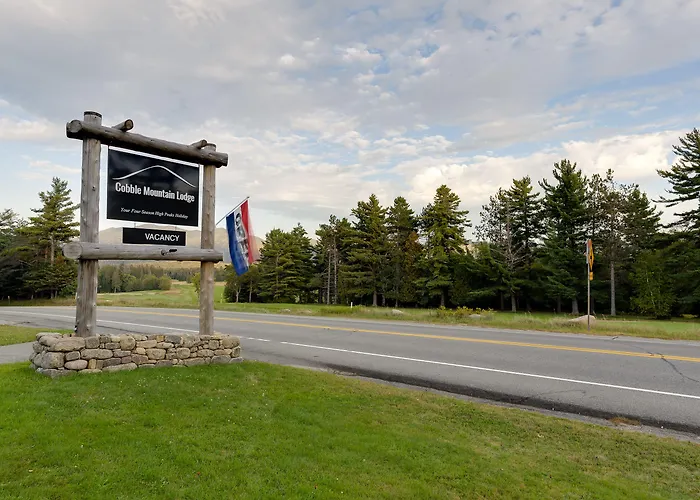 Hotel with view: Cobble Mountain Lodge