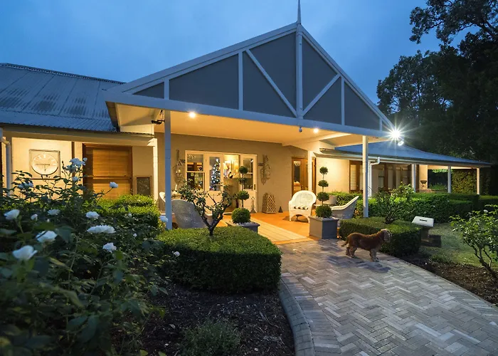 Pet Friendly hotel: Thistle Hill Guesthouse - Walk To Many Wineries And Restaurants