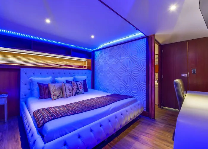 Vip Paris Yacht Hotel & Spa