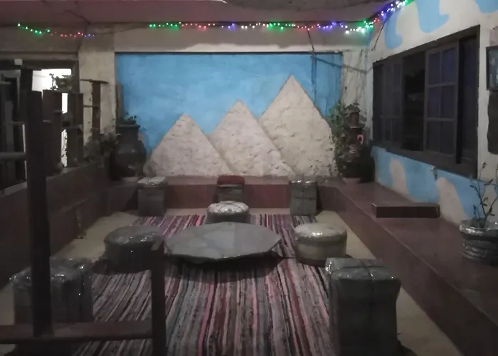 Cheap hotel: New Palace Hotel