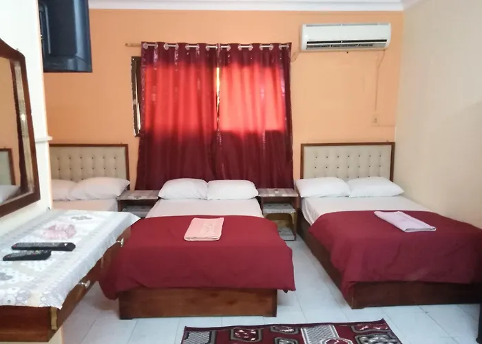 Cheap hotel: New Palace Hotel