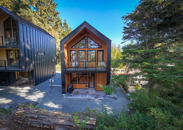 Beach hotel: The Cabins At Terrace Beach