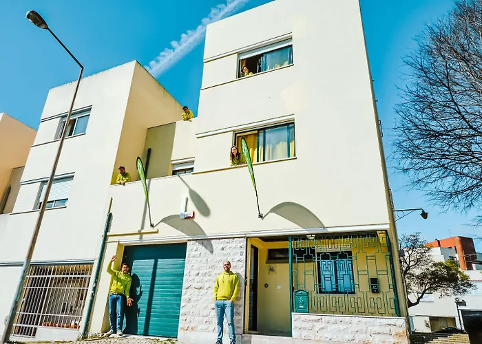 Help Yourself Hostels - Restelo