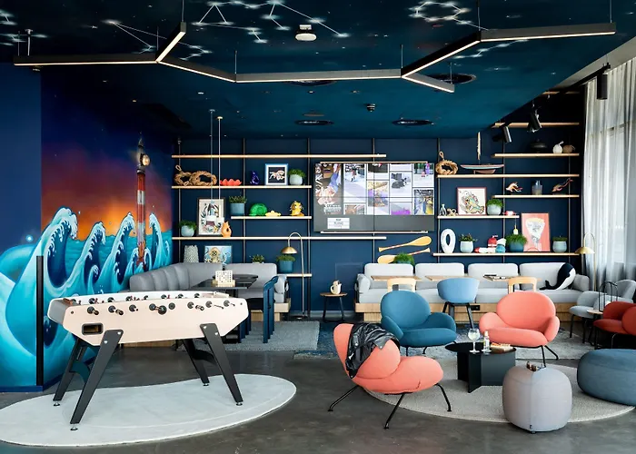 Central hotel: Moxy Plymouth