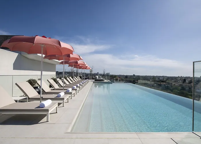 Pet Friendly hotel: Renaissance Porto Lapa Hotel