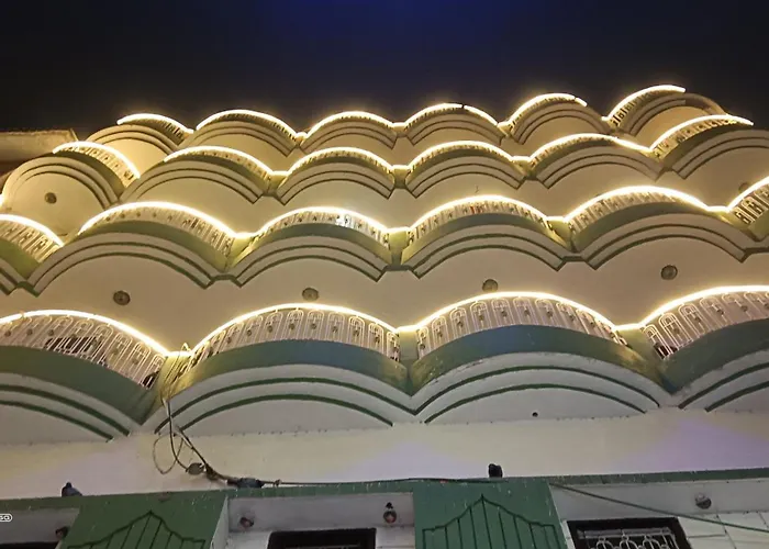 Guest house: Sandhya Guest House Varanasi Near Ganga River