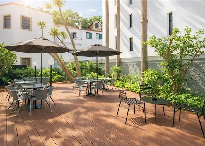 Hotel de 3 estrelas: The Editory Garden Carmo Funchal