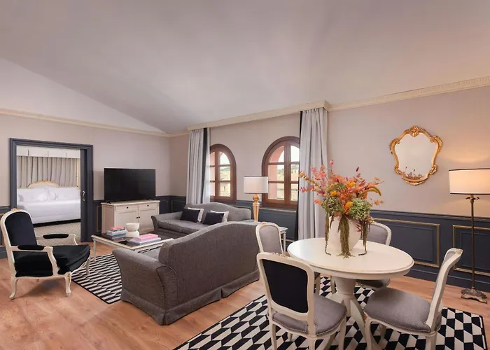 Hotel familiar: Eugenia De Montijo, Autograph Collection