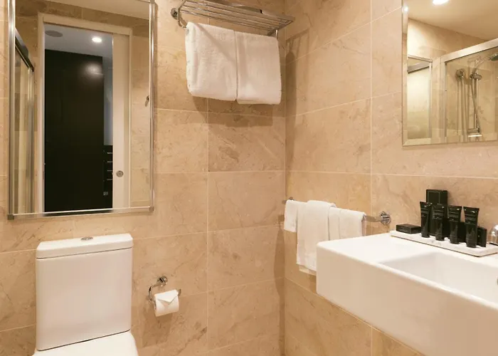 Hotels Close to Airport Canberra Rex