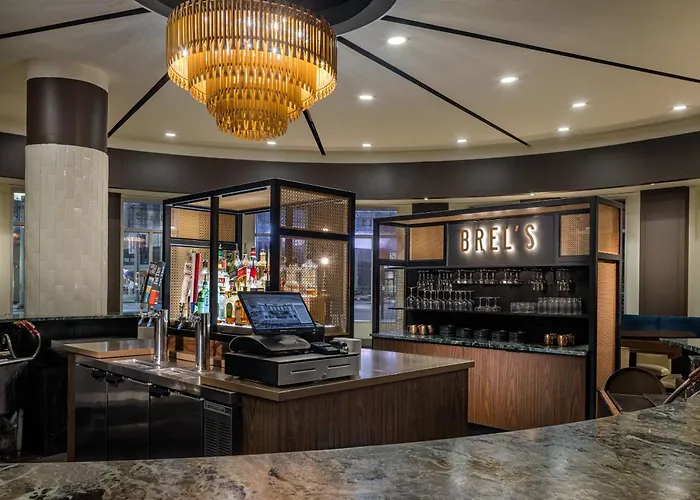 Central hotel: Crowne Plaza Cleveland At Playhouse Square By Ihg