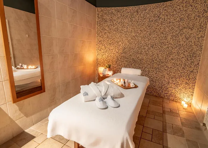 Park Lake Luxury Hotel