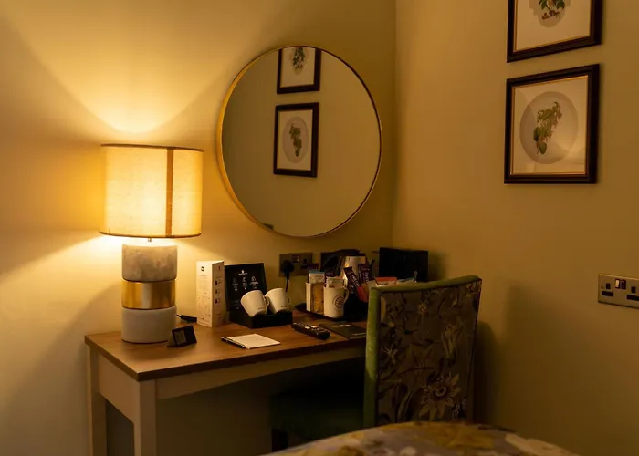 Hotel: The Warwick Arms Hotel - The Coaching Inn Group