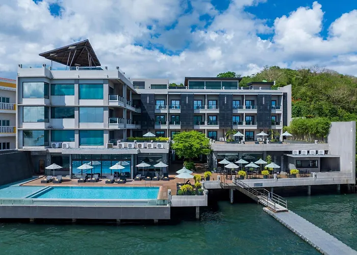 Two Seasons Coron Bayside Hotel
