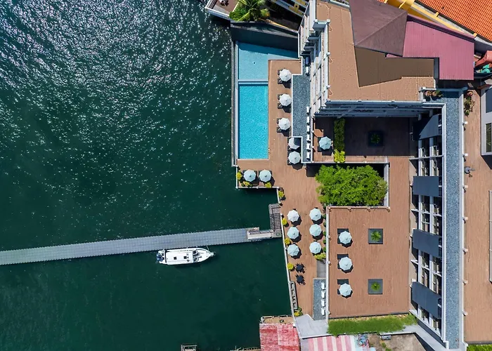 Two Seasons Coron Bayside Hotel